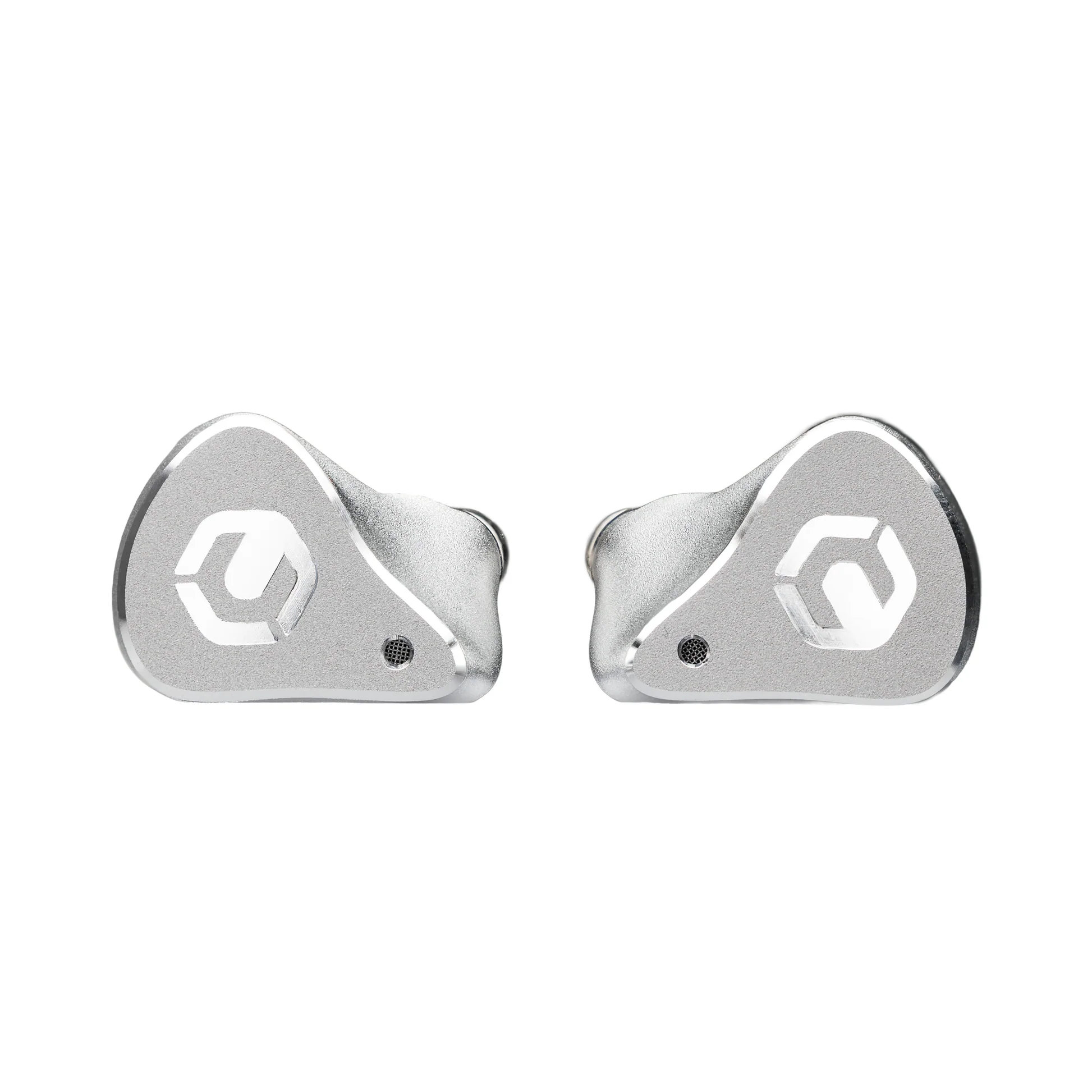 Crinear Reference Review: A Neutral-Tuned IEM That Prioritizes Midrange Precision Over Hype